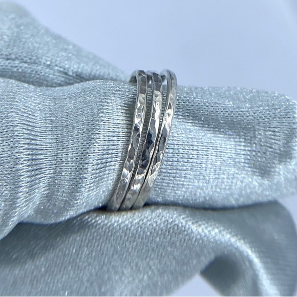 Set of 3 Sterling silver textured ring bands, dainty everyday rings, 1.2mm rings - Picture 4 of 4